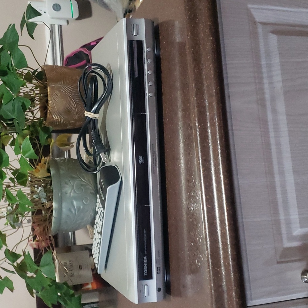 TOSHIBA DVD Video PlayerSD-430V with Remote.